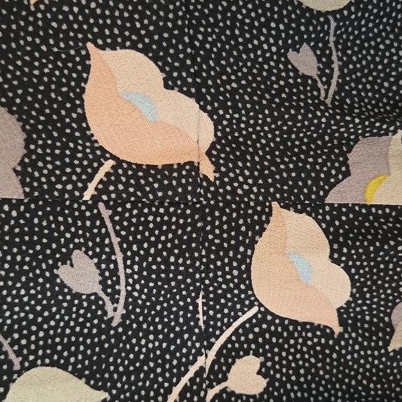 Loft Navy Floral Ruffle Skirt Size 6 - Picture 2 of 7